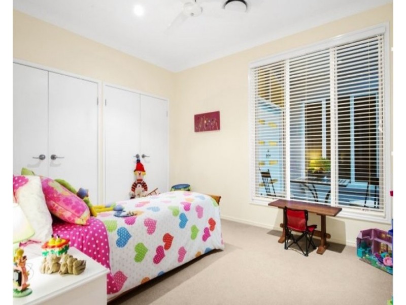 18 Thomson Close, North Lakes QLD 4509
