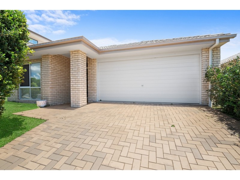 92 Mackintosh Drive, North Lakes QLD 4509