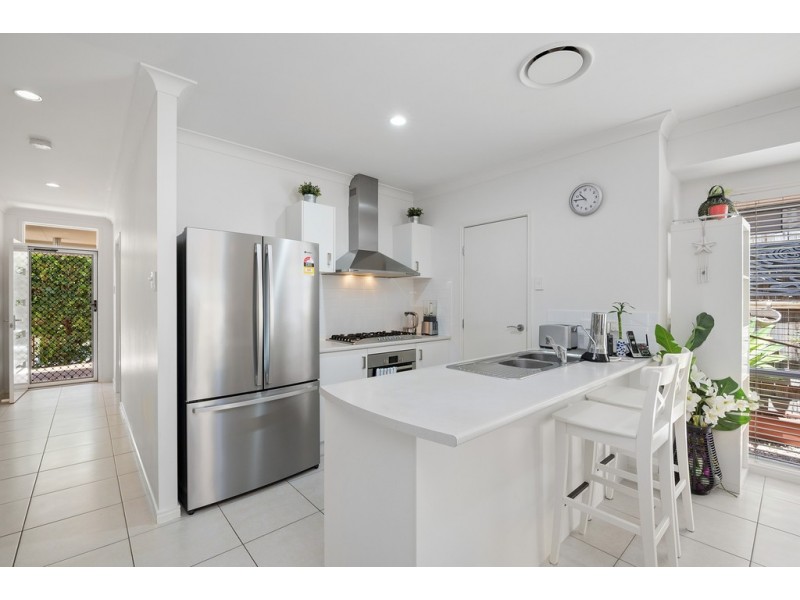 92 Mackintosh Drive, North Lakes QLD 4509