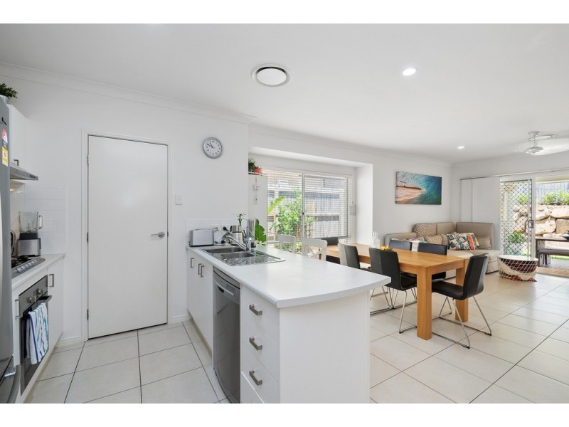92 Mackintosh Drive, North Lakes QLD 4509