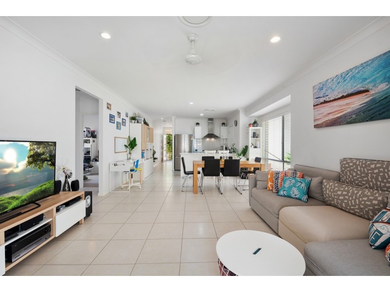 92 Mackintosh Drive, North Lakes QLD 4509