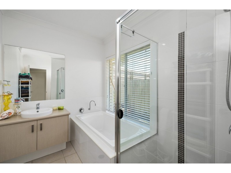 92 Mackintosh Drive, North Lakes QLD 4509