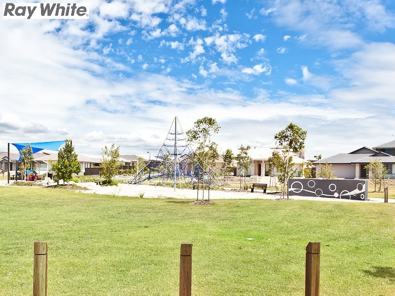92 Mackintosh Drive, North Lakes QLD 4509