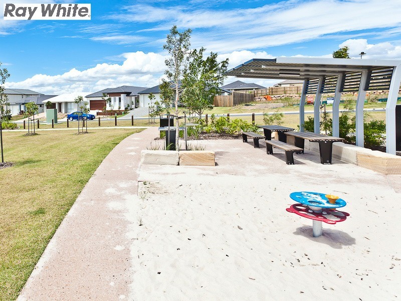 92 Mackintosh Drive, North Lakes QLD 4509