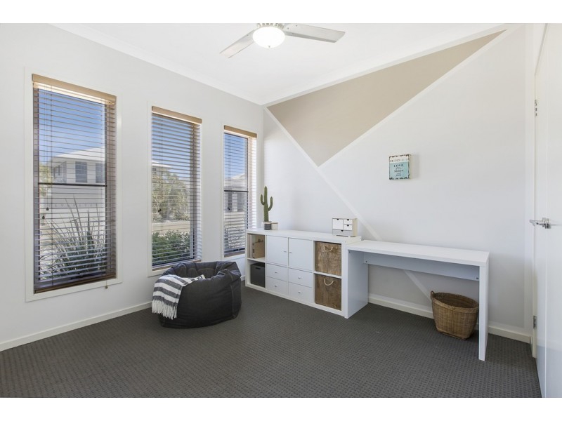 129 Mackintosh Drive, North Lakes QLD 4509