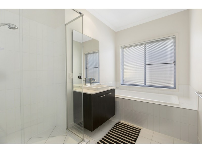 129 Mackintosh Drive, North Lakes QLD 4509