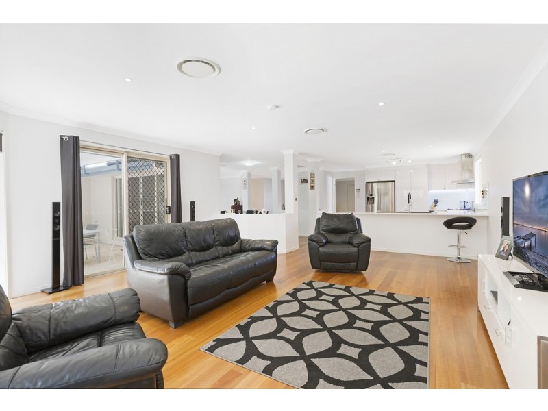 30 Whitfield Crescent, North Lakes QLD 4509