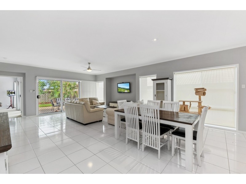 10 Highcliff Crescent, North Lakes QLD 4509