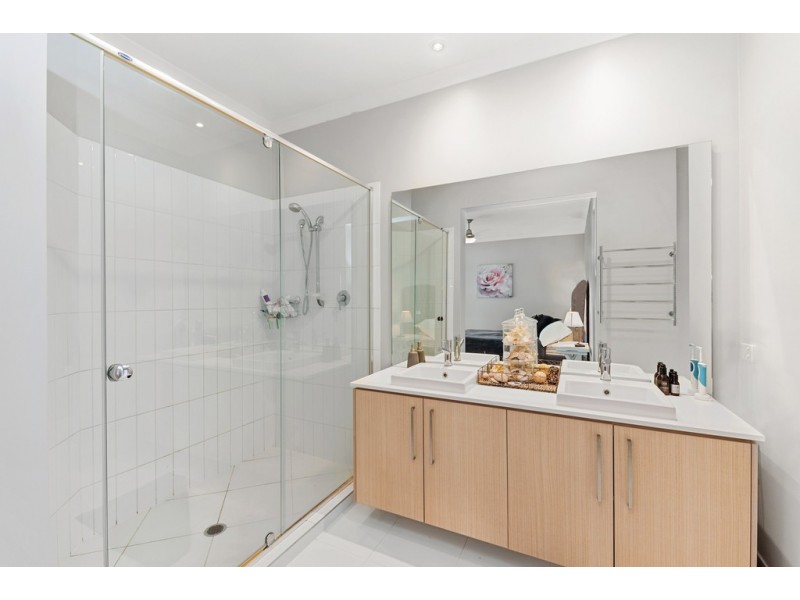 10 Highcliff Crescent, North Lakes QLD 4509