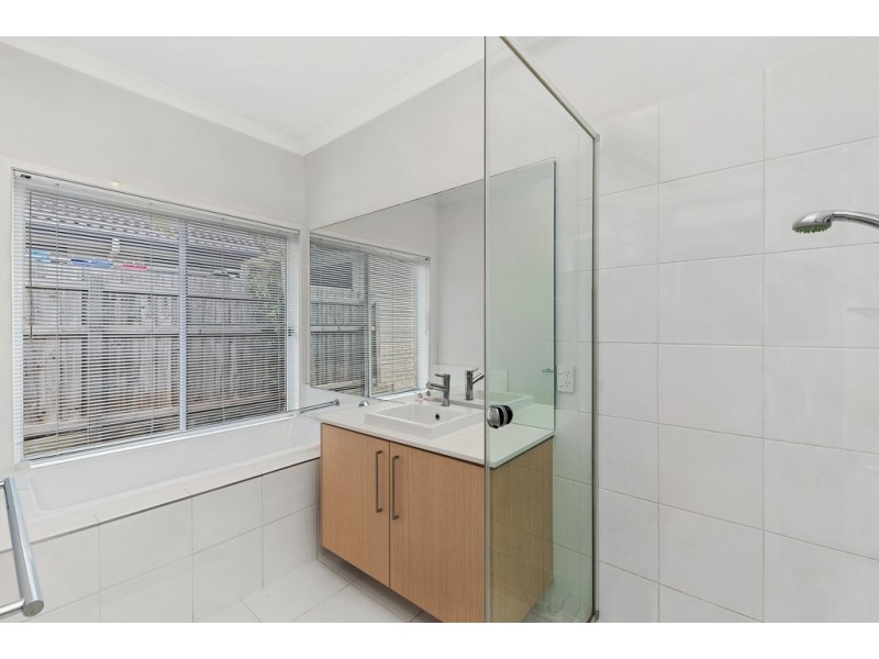 10 Highcliff Crescent, North Lakes QLD 4509