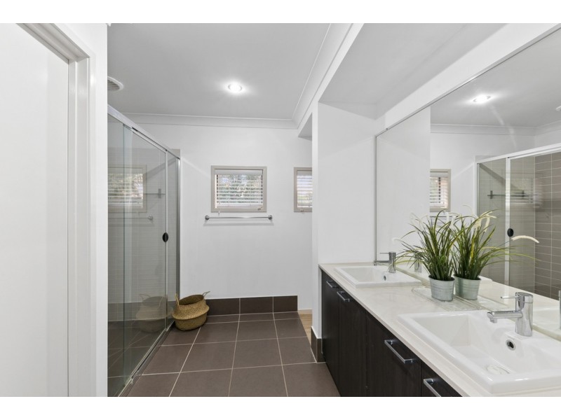 8 Faldo Court, North Lakes QLD 4509