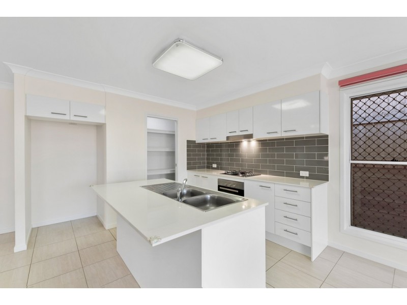 4 Innes Street, North Lakes QLD 4509