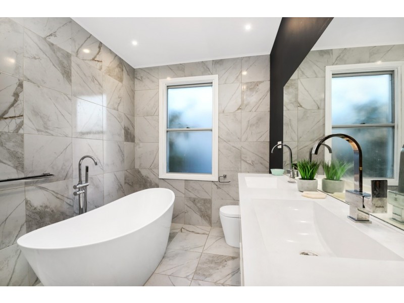 169 Scarborough Road, Redcliffe QLD 4020