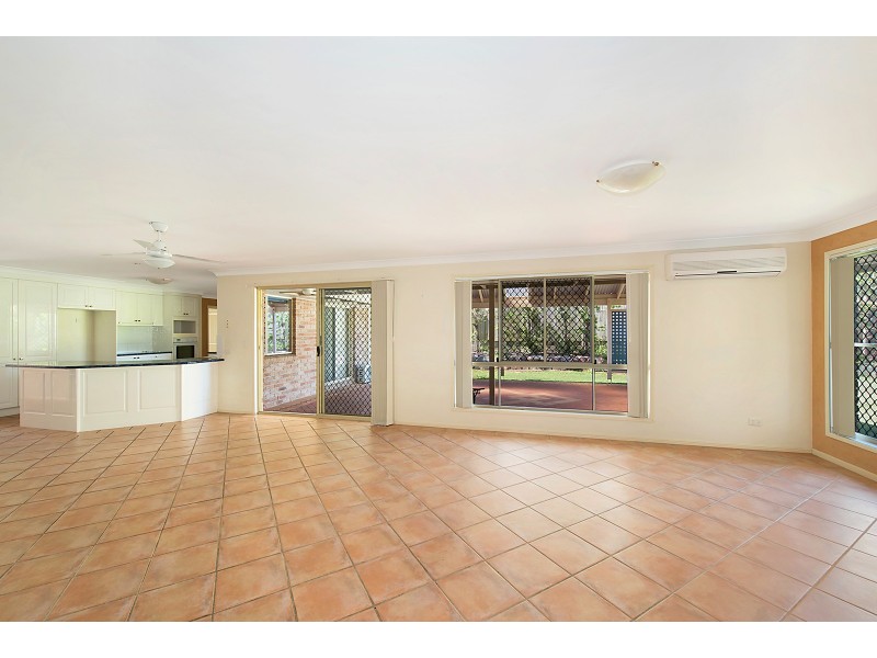 8 Chilton Crescent, North Lakes QLD 4509