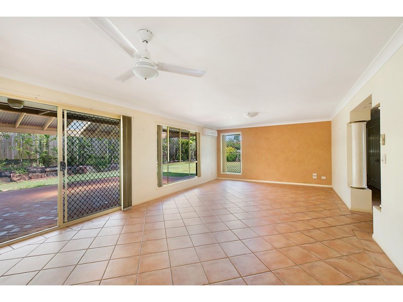 8 Chilton Crescent, North Lakes QLD 4509