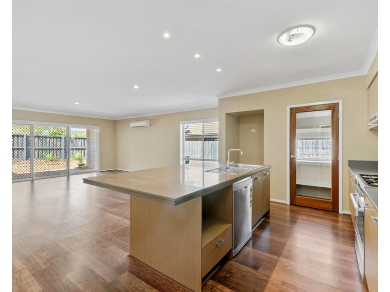 34 Livingstone Court, North Lakes QLD 4509