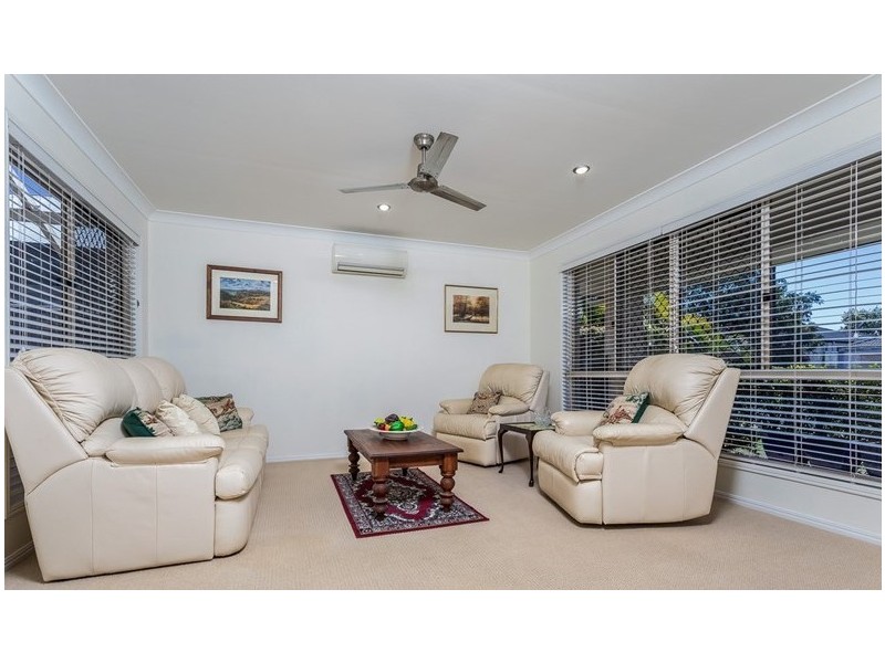 5 Dotterel Crescent, North Lakes QLD 4509