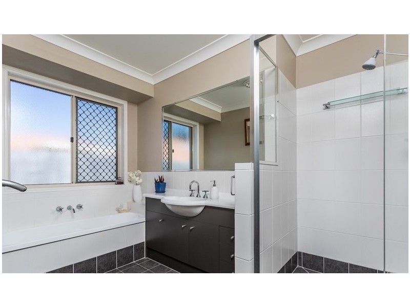 5 Dotterel Crescent, North Lakes QLD 4509