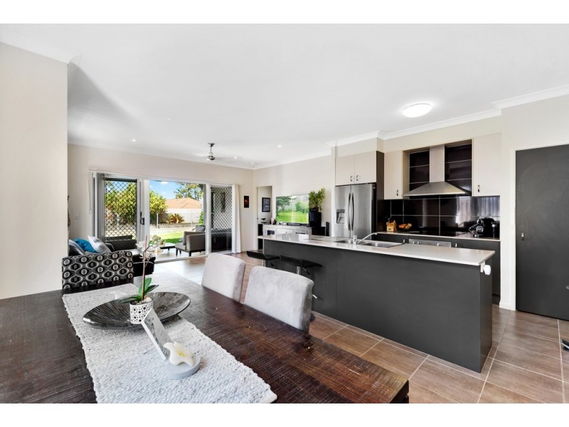 10 Eaton Close, North Lakes QLD 4509