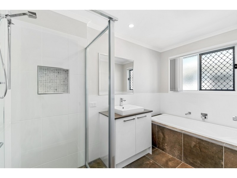 203 Spinnaker Blvd, Newport QLD 4020