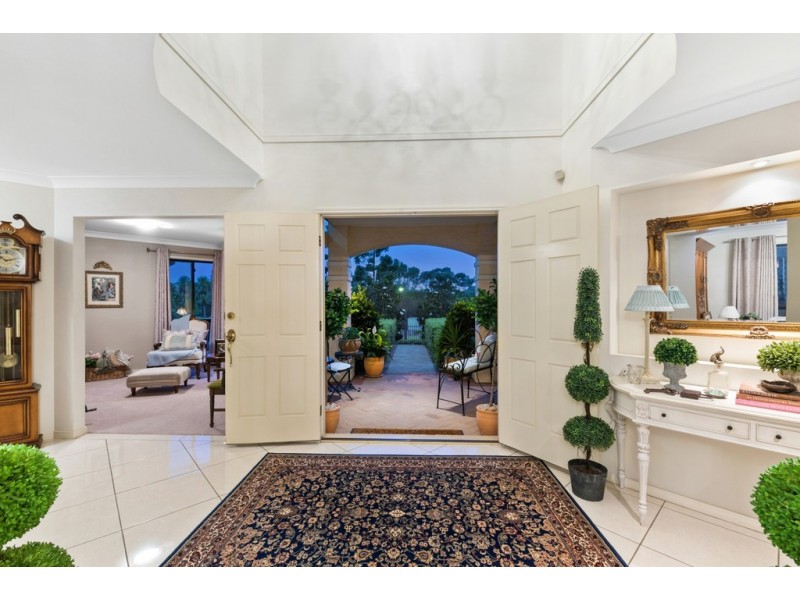 1 Dotterel Crescent, North Lakes QLD 4509