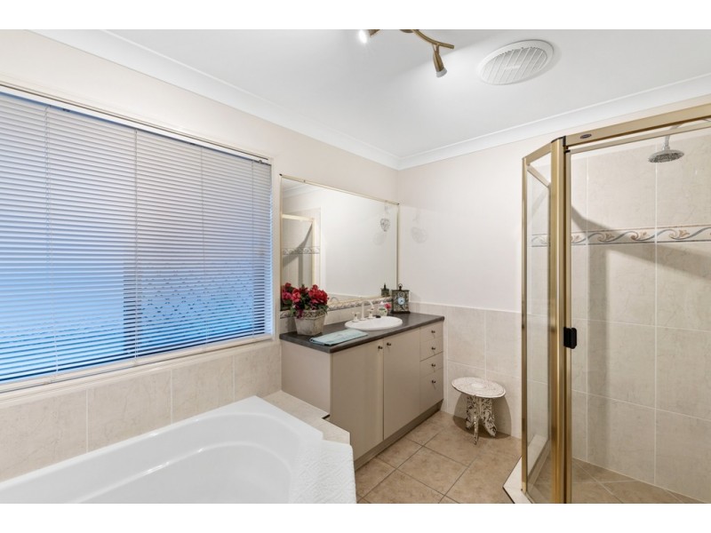 1 Dotterel Crescent, North Lakes QLD 4509