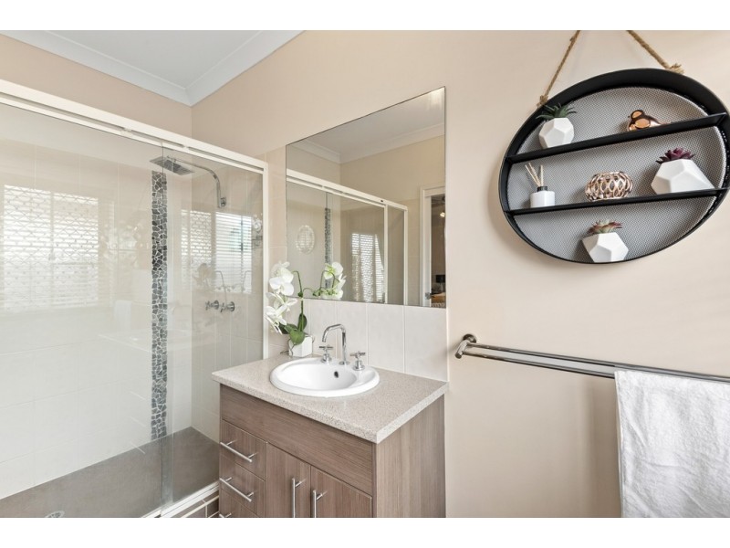 27 Kurrajong Circuit, North Lakes QLD 4509