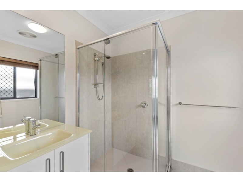 53 Ravensbourne Crescent, North Lakes QLD 4509