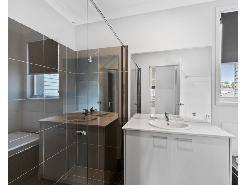 6 Buccaneer Street, Newport QLD 4020
