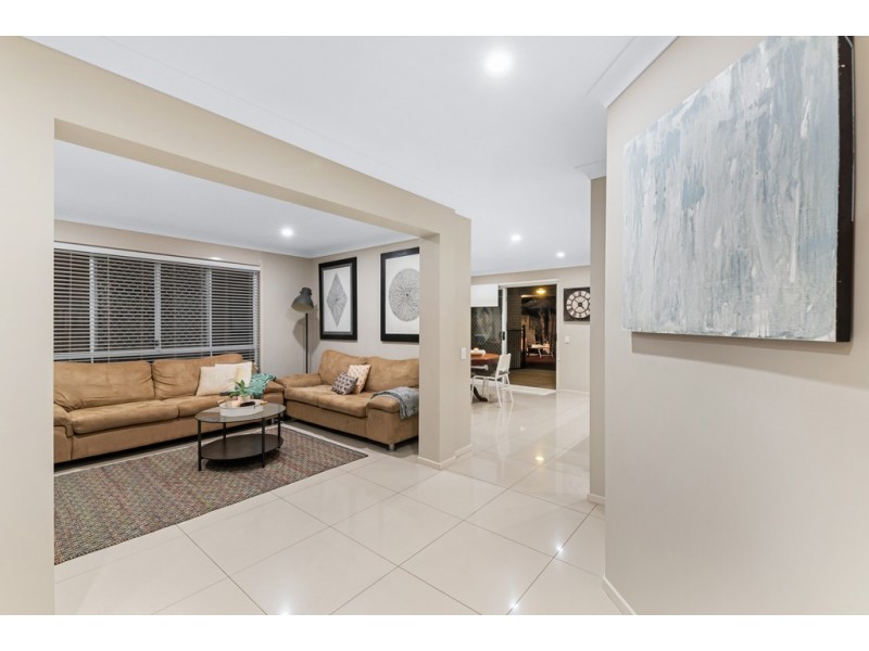 60 Kurrajong Circuit, North Lakes QLD 4509