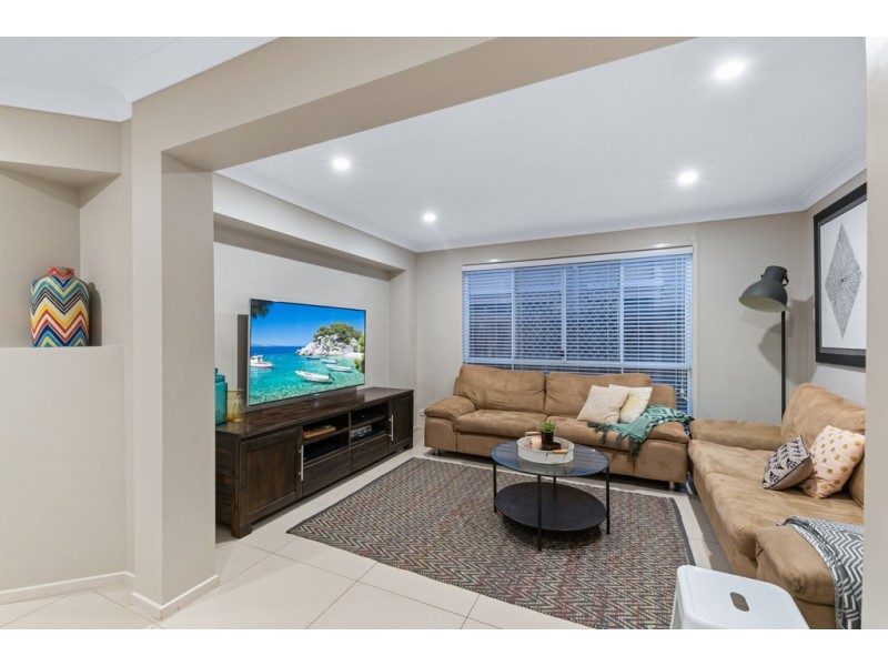 60 Kurrajong Circuit, North Lakes QLD 4509