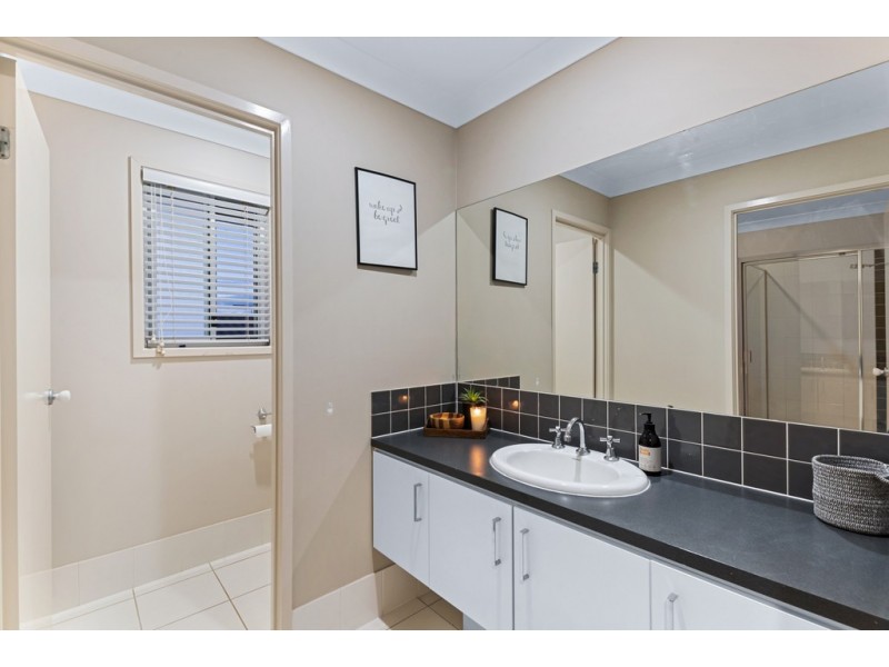 60 Kurrajong Circuit, North Lakes QLD 4509