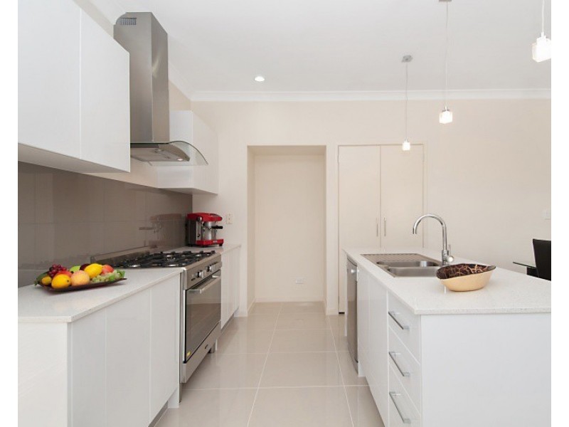 140 Nicklaus Parade, North Lakes QLD 4509