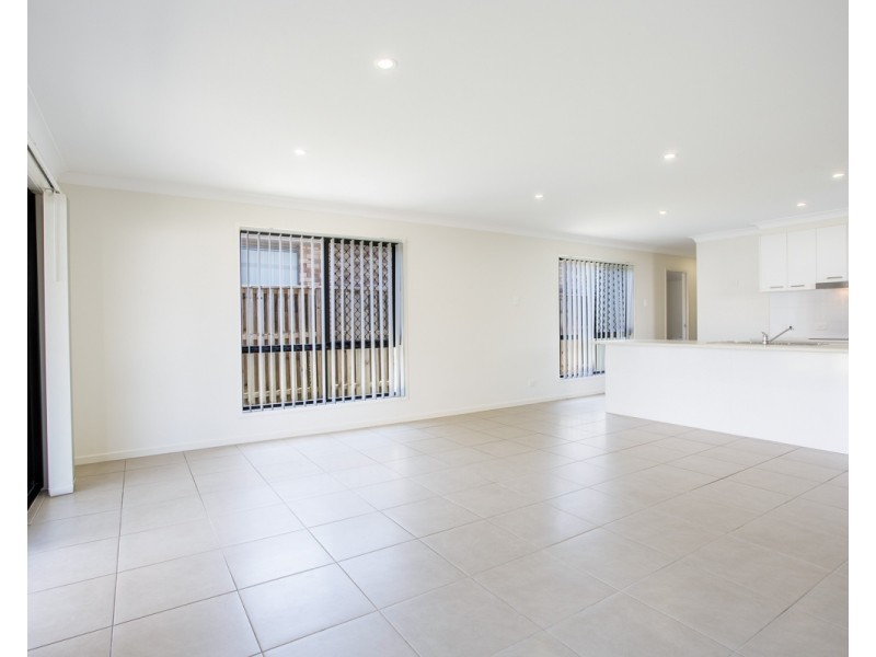 37 Bowerbird Crescent, Dakabin QLD 4503