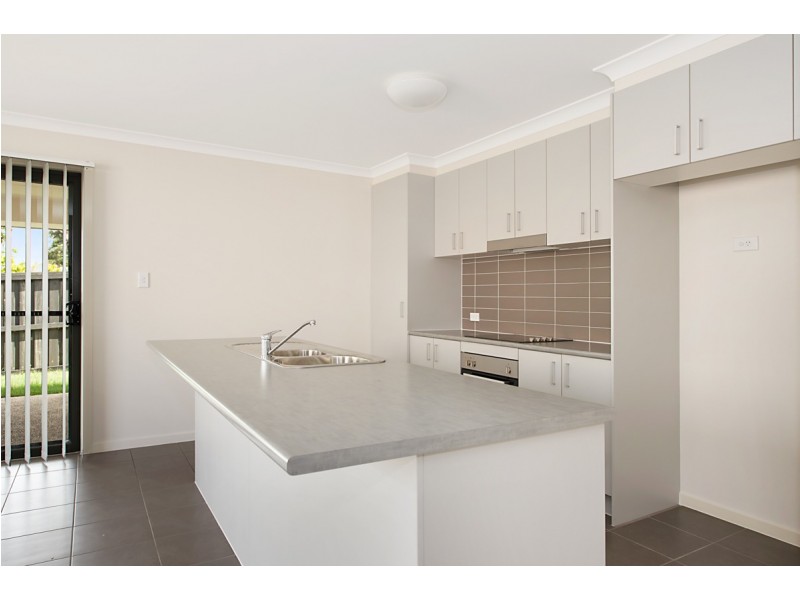 10 Dunes Crescent, North Lakes QLD 4509