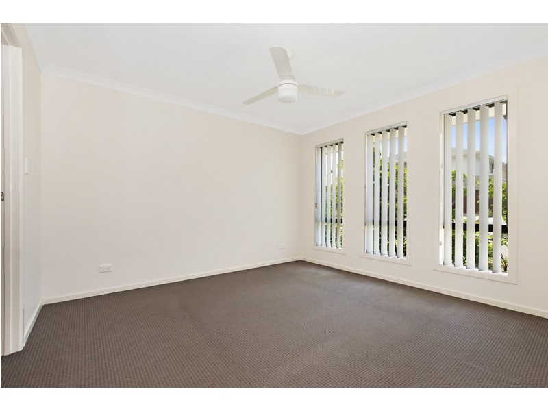 10 Dunes Crescent, North Lakes QLD 4509