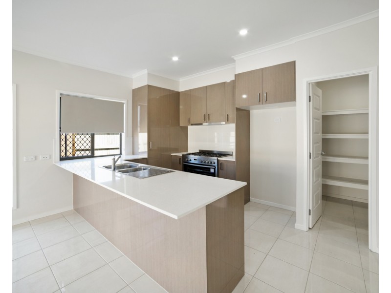 33 Oxbow Crescent, Lawnton QLD 4501