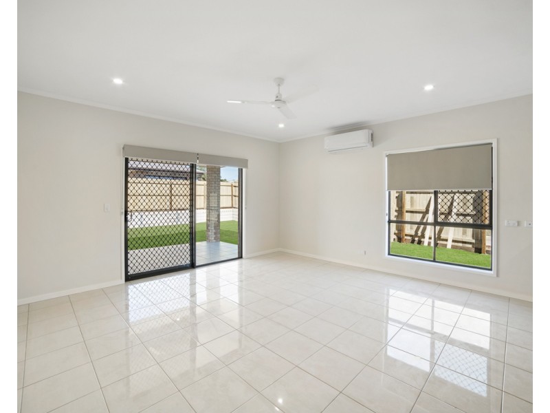 33 Oxbow Crescent, Lawnton QLD 4501