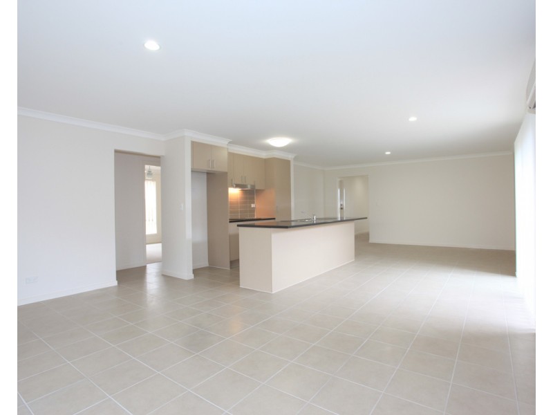 60 Mackintosh Drive, North Lakes QLD 4509