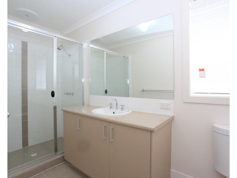 60 Mackintosh Drive, North Lakes QLD 4509