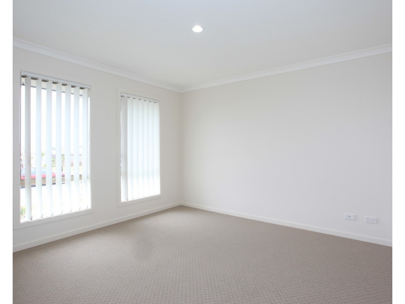 60 Mackintosh Drive, North Lakes QLD 4509