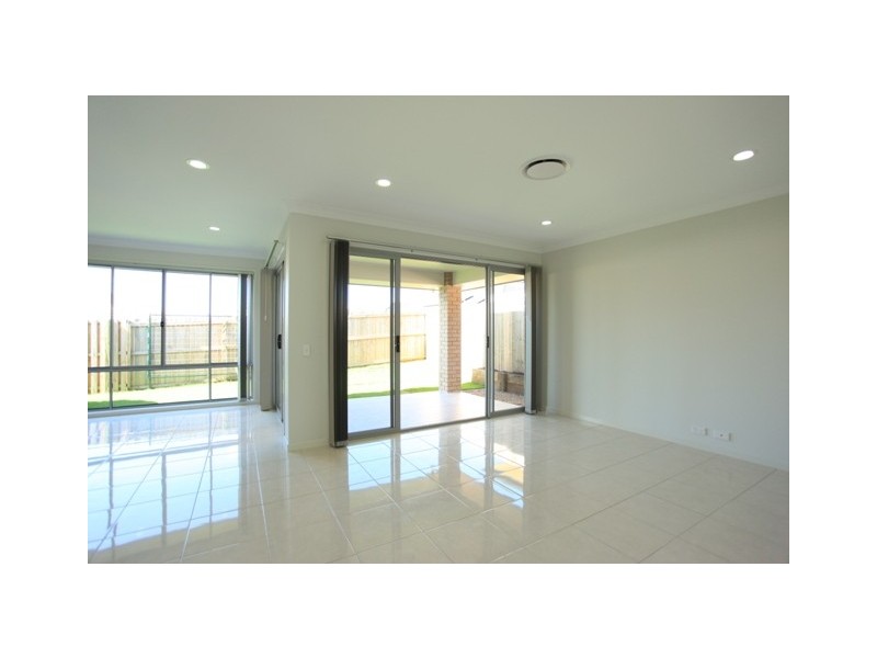 16 Melville Parade, North Lakes QLD 4509