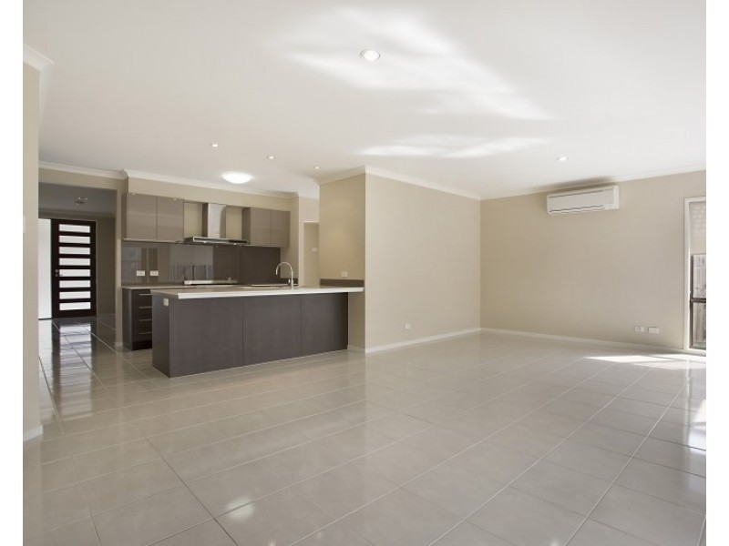 18 Nullarbor Cct, North Lakes QLD 4509