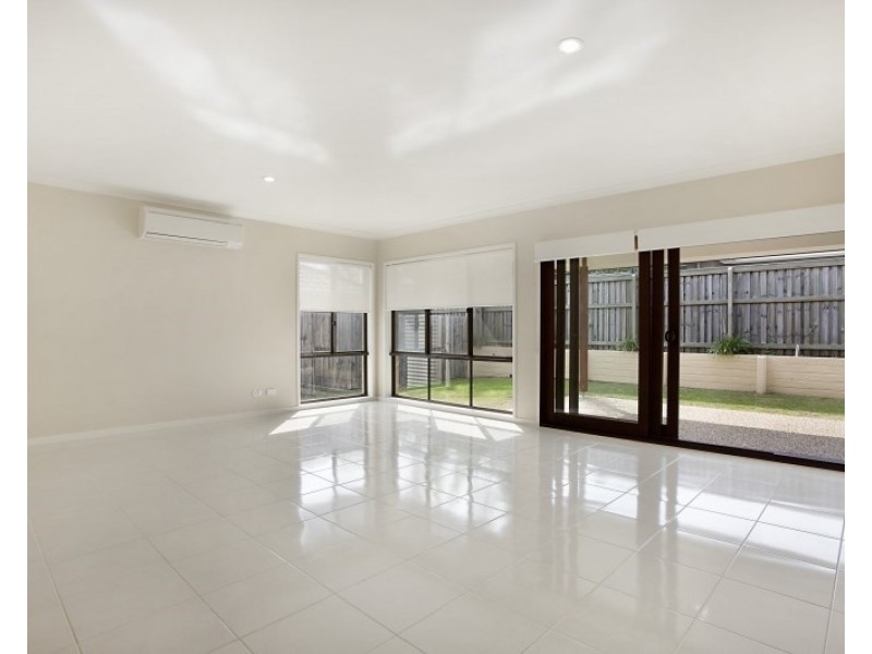18 Nullarbor Cct, North Lakes QLD 4509