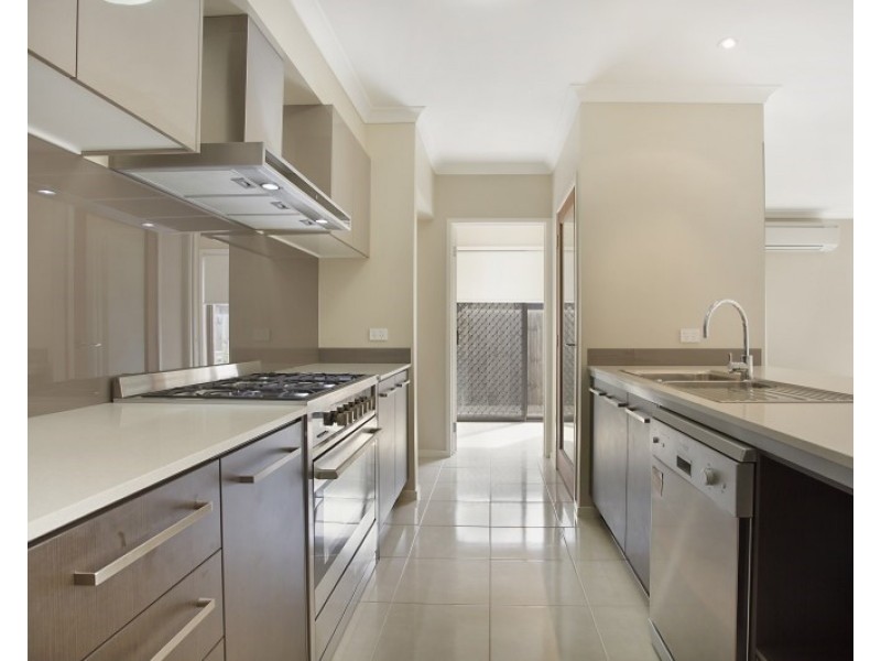 18 Nullarbor Cct, North Lakes QLD 4509
