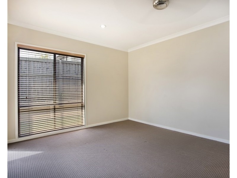 18 Nullarbor Cct, North Lakes QLD 4509