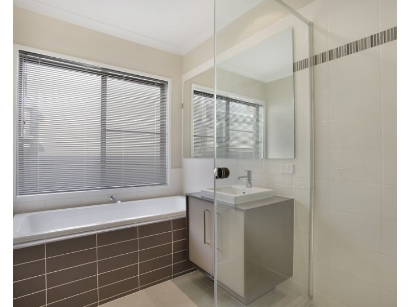 18 Nullarbor Cct, North Lakes QLD 4509