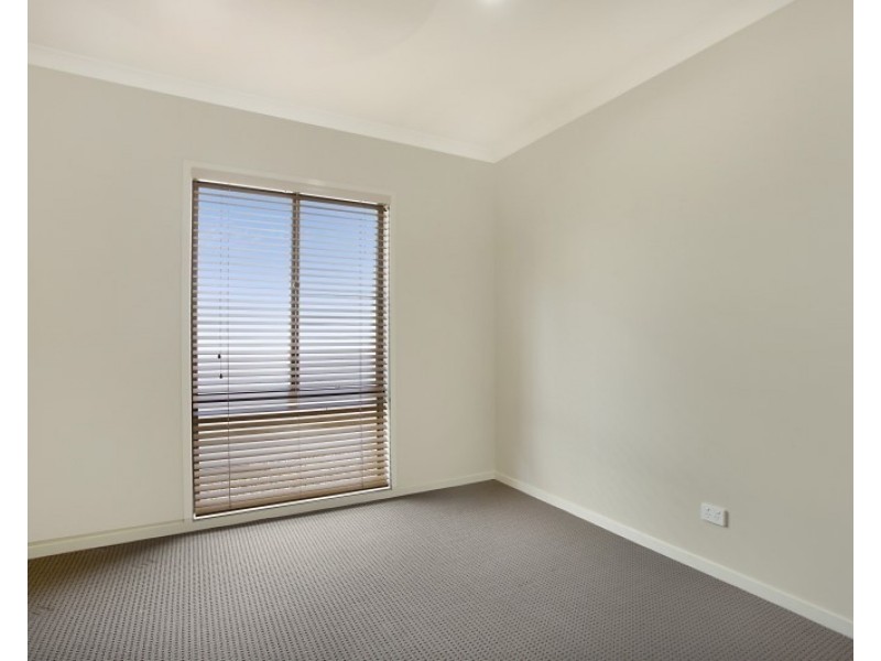 18 Nullarbor Cct, North Lakes QLD 4509