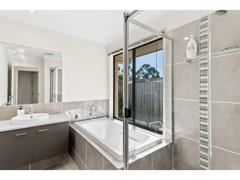24 Denham Crescent, North Lakes QLD 4509