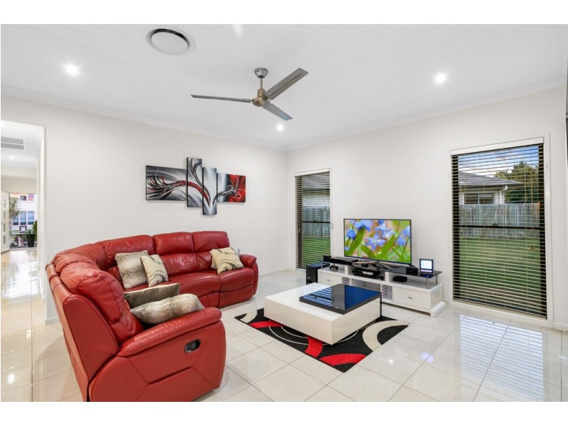 45 Dickson Crescent, North Lakes QLD 4509